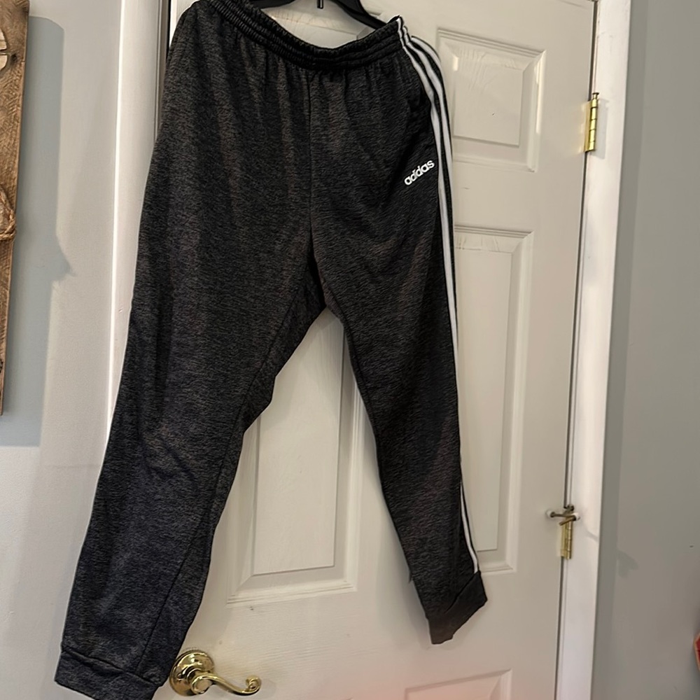 Adidas men’s jogger with pockets. Tweed black/gray size large